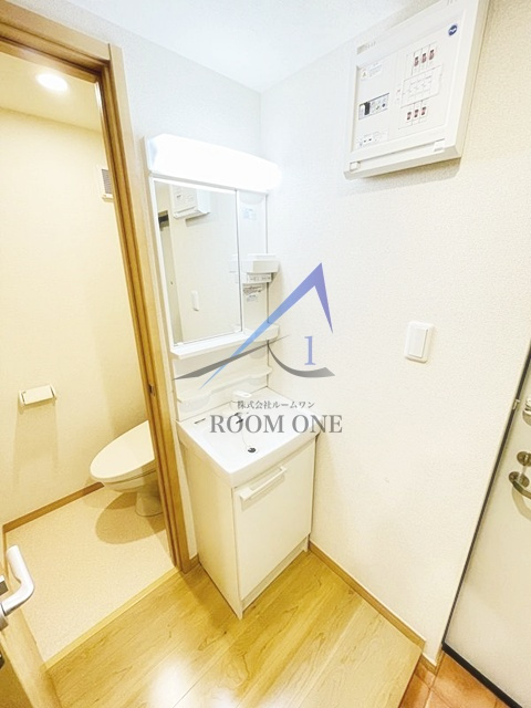 フェリス新子安の洗面所|独立洗面台です。