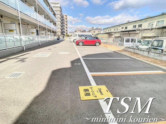 リブリ・ミストラルの駐車場