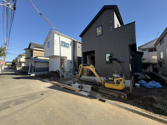 【外観】 | 青く澄み渡った綺麗な空と、陽の光をたっぷりと受ける、そんな新築住宅で新生活をスタートしてみませんか？見学・ご相談等、ミライズホーム(株)までお気軽にご連絡下さい。