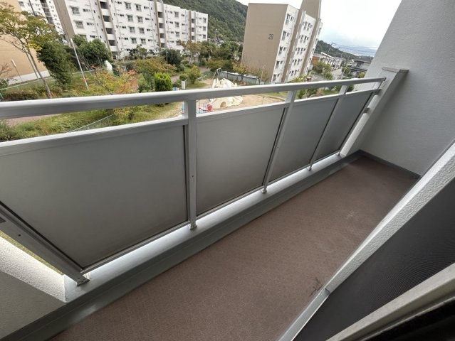 高倉台7-2団地30号棟のバルコニー