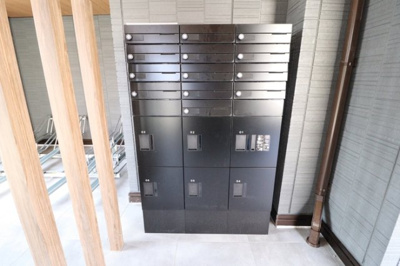 【その他共用部分】 | Ｄ-ＲＯＹＡＬ中央 ＥＡＳＴ | 集合ポスト・宅配ボックス