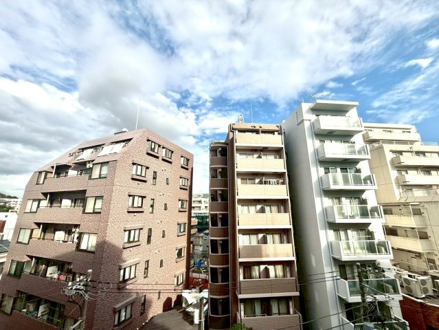 ニックハイム綱島第5の展望|東方向に広がる抜け感のある景色。開放的な眺望が日々の暮らしに潤いをもたらし、季節の移ろいを感じられます。