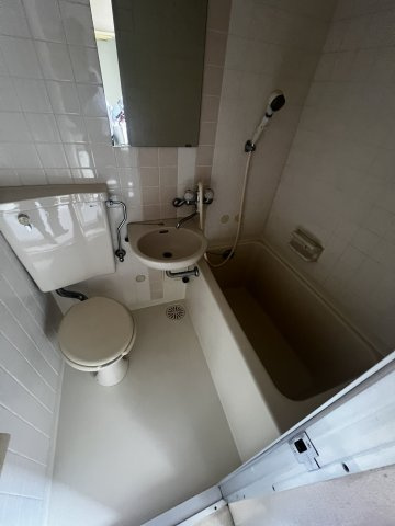 東口ビルの浴室|十分な収納スペースがあります