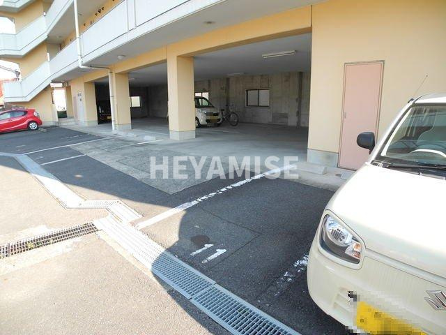 エムズ・ヴィラの駐車場