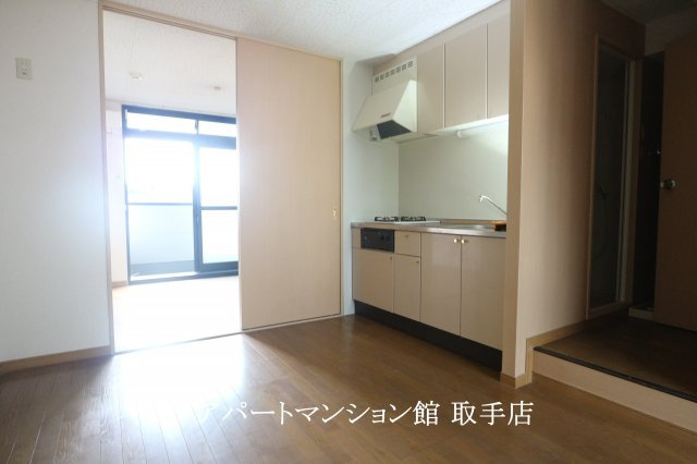 レオパレスグリーンハイツAの居間・リビング|画像4