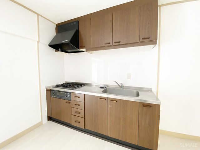 土呂ラポールレジデンスのキッチン|収納力もあるシステムキッチンです！