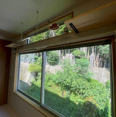 YOSHITOMI BASEの内装|アクリル板で肉球観察