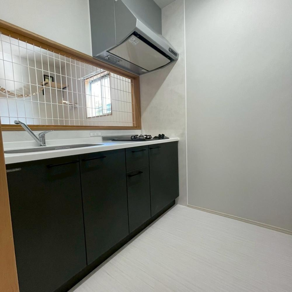 YOSHITOMI BASEのキッチン|侵入防止柵あり