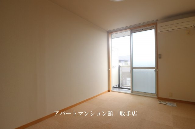 レオパレスSILKの居間・リビング|画像3