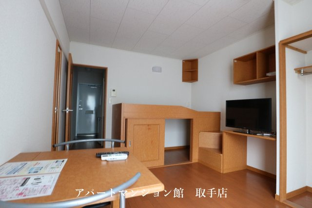 レオパレスムカイハラの居間・リビング