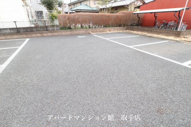 レオネクストムカイハラⅡの駐車場