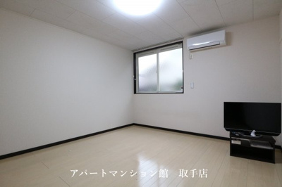 【居間・リビング】 | レオネクストムカイハラⅡ | 画像3