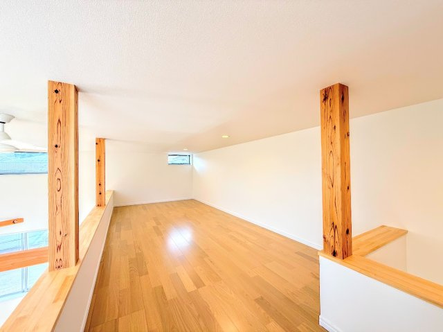 戸塚区名瀬町　新築戸建ての収納|◆広々したロフトは窓付きで明るく、収納にはもちろん、お子様の遊び場、趣味のお部屋、ご主人の書斎など、多目的にお使いいただける便利な空間です。用途に合わせてお使い頂けます。
