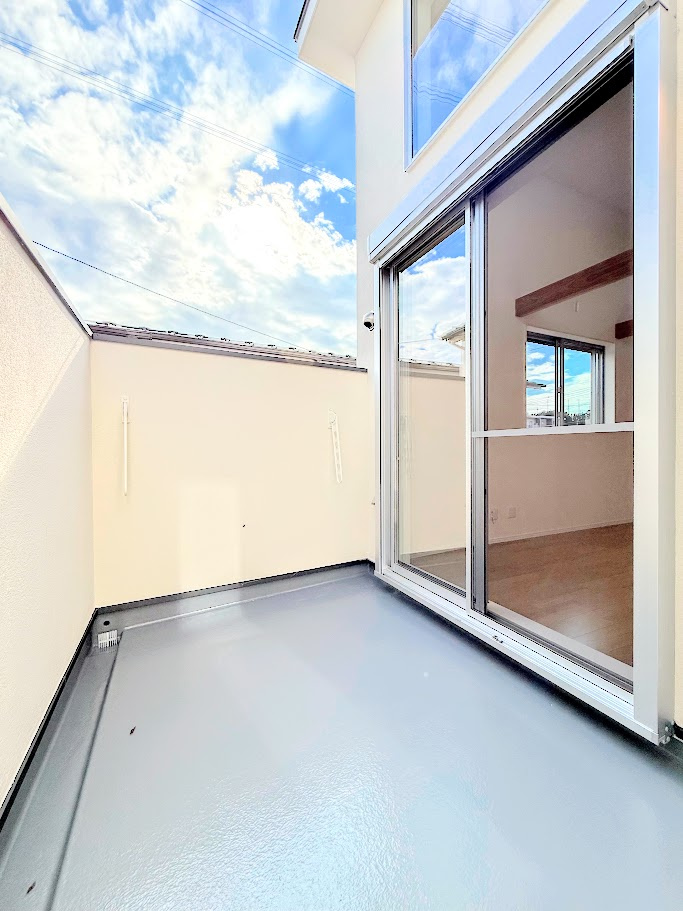 戸塚区名瀬町　新築戸建てのバルコニー|◆日当たり良好なバルコニー！毎日のお洗濯にも嬉しいですね！
