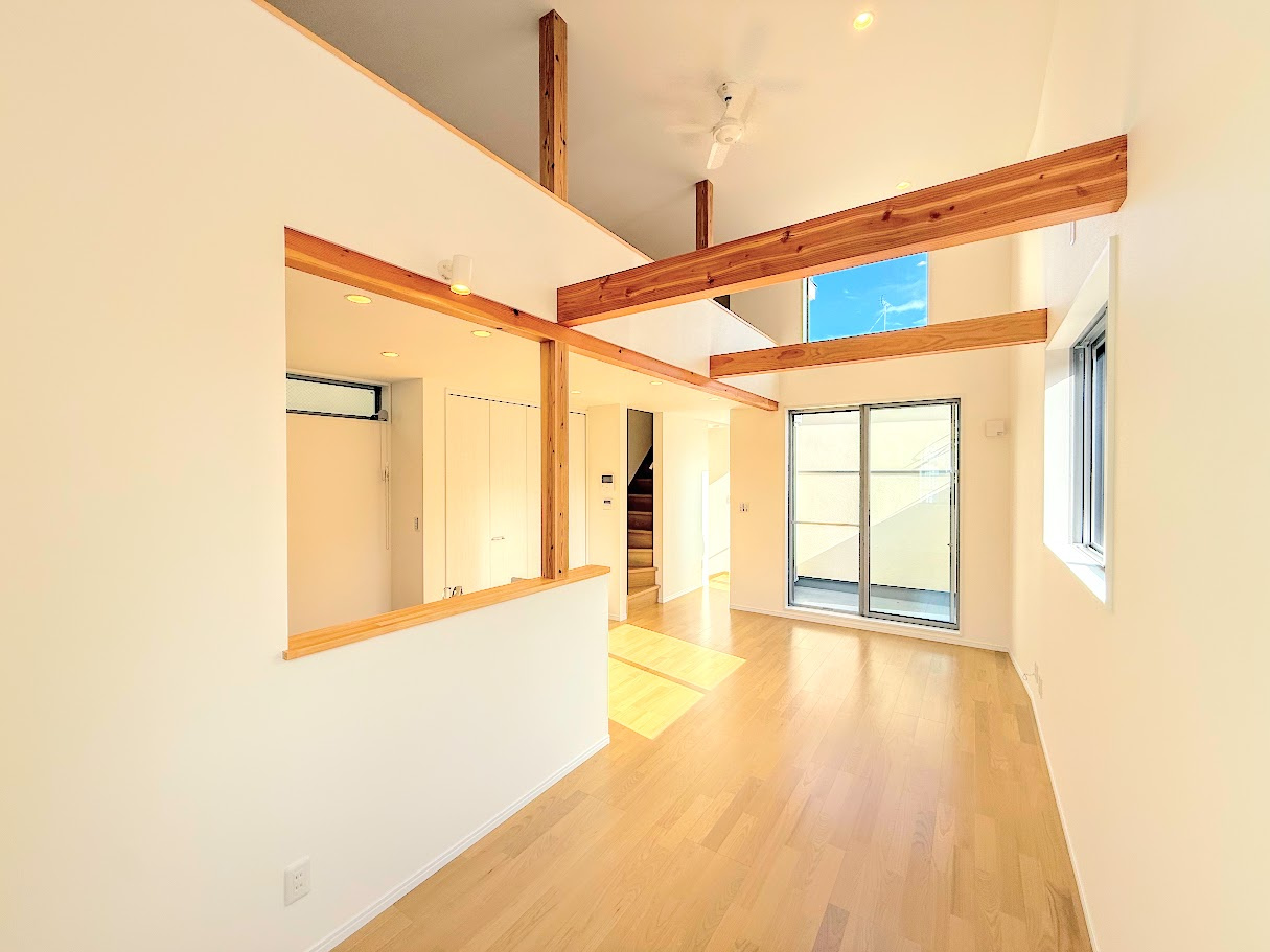 戸塚区名瀬町　新築戸建ての居間・リビング|◆リビングは一日中太陽の光が射し込みます。家族が集まる空間は、自然と笑顔が溢れます！
