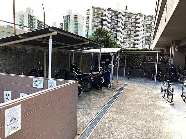 リブコートアゼリア吹田の駐輪場