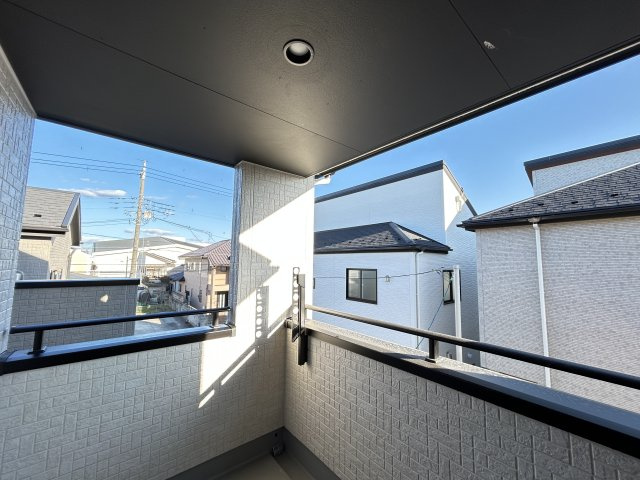 宇都宮市京町 全4棟のバルコニー|○1号棟バルコニー○
2wayインナーバルコニー♪角度の変えられる物干し受け標準装備！急な雨でも安心です。
※2025年10月撮影