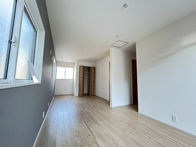 宇都宮市京町 全4棟の設備|○２号棟2Fカウンター○
階段上がったところにカウンターを設置しました♪使い勝手便利な空間です。
※2025年10月撮影