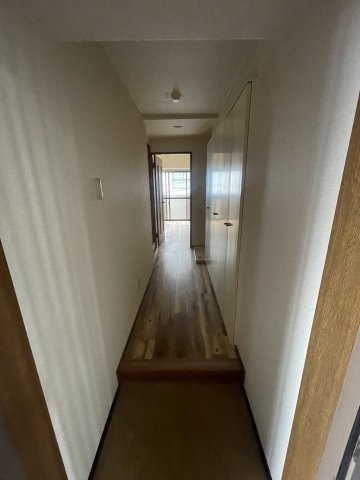 新宿区北新宿１丁目の賃貸マンションの玄関