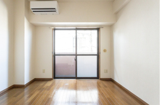 新宿区北新宿１丁目の賃貸マンションの居間・リビング