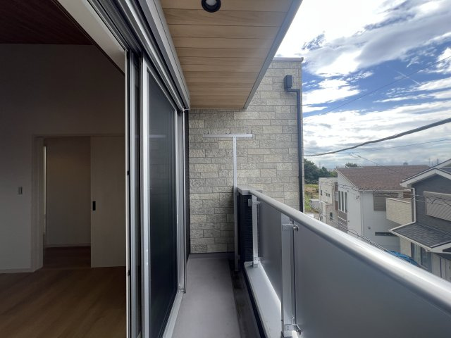 海老名駅まで自電車で１１分！な新築戸建のバルコニー|お洗濯にも便利なバルコニー付き