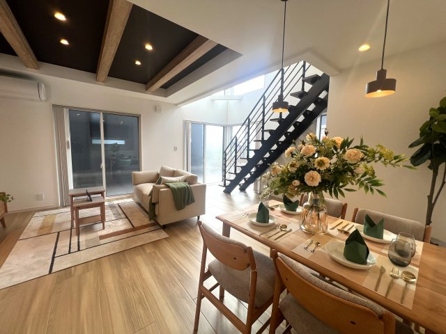 海老名駅まで自電車で１１分！な新築戸建の居間・リビング|使いやすいリビングです