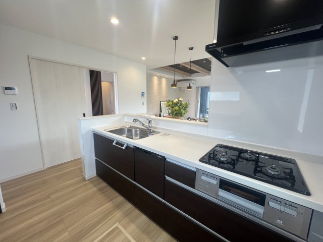 海老名駅まで自電車で１１分！な新築戸建のキッチン|キッチンでお料理をお楽しみください