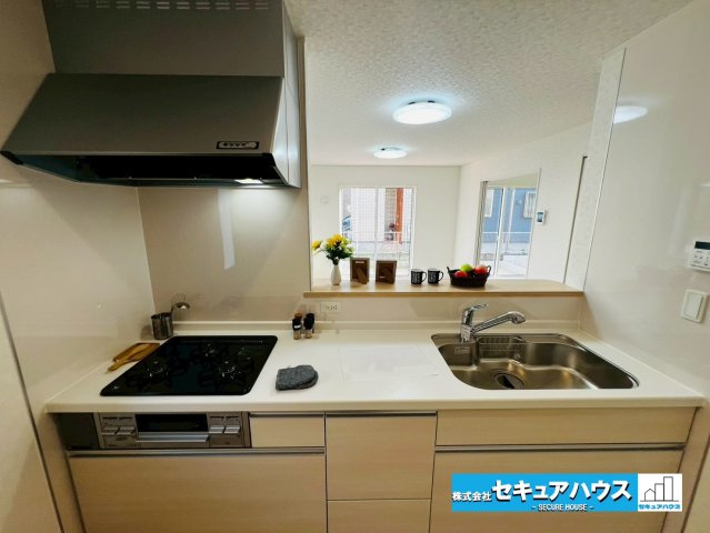 【今からご案内可能】愛知郡東郷町大字春木字白土 全2棟　のキッチン|【キッチン】
◆同時にたくさんの料理が調理できる。「焼く・蒸す・煮る」の工程を同時進行で進めることができるので、料理を素早く作ることができます。育児でバタバタ忙しいママに嬉しい♪