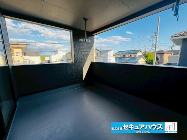 【今からご案内可能】愛知郡東郷町大字春木字白土 全2棟　のバルコニー|【バルコニー】
◆見晴らしもよく、太陽の温かな温もりをめいっぱい受け止めてくれます。
太陽の光と爽やかな風を受けたお洗濯物はあっという間に乾き、取りこむ時には太陽の匂いを感じられそうですね。　