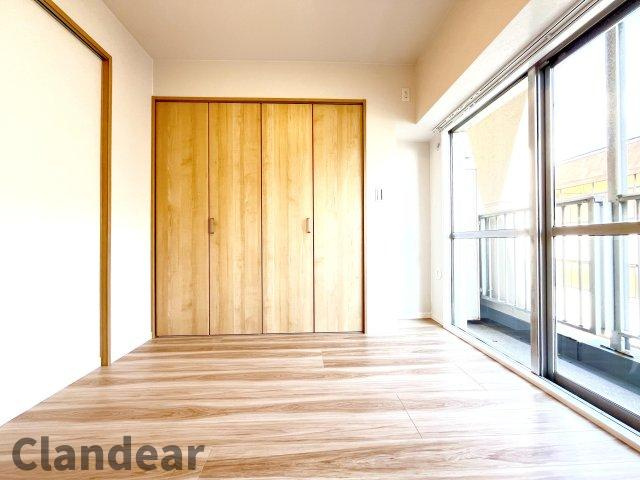 松戸栄町ハイムの洋室|ドキドキの新生活も、安心してスタート。ぴったりの住まいを見つけませんか？クランディアが一緒に住まい選びをサポートします‼　まずは、お気軽にお問合せください　＃クランディア