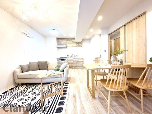 松戸栄町ハイムの居間・リビング|ドキドキの新生活も、安心してスタート。ぴったりの住まいを見つけませんか？クランディアが一緒に住まい選びをサポートします‼　まずは、お気軽にお問合せください　＃クランディア