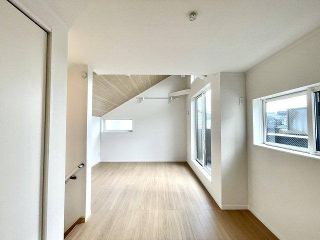 ＜LIBERi リーベリー＞板橋区高島平5丁目　自然×利便　限定1棟の居間・リビング