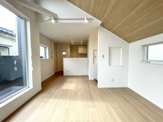 ＜LIBERi リーベリー＞板橋区高島平5丁目　自然×利便　限定1棟の居間・リビング