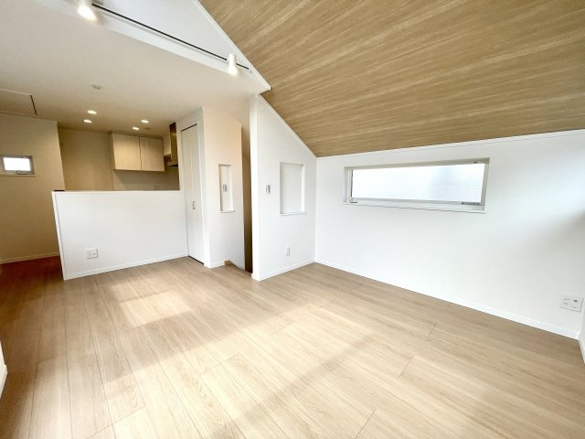 ＜LIBERi リーベリー＞板橋区高島平5丁目　自然×利便　限定1棟の居間・リビング