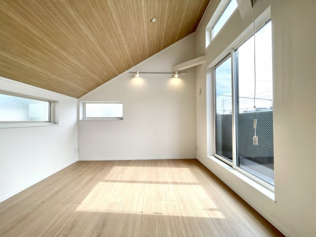 ＜LIBERi リーベリー＞板橋区高島平5丁目　自然×利便　限定1棟の居間・リビング