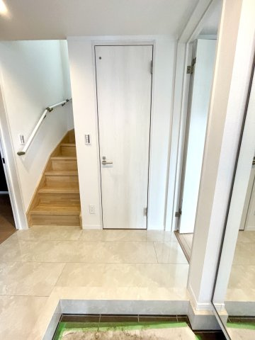 ＜LIBERi リーベリー＞板橋区高島平5丁目　自然×利便　限定1棟の玄関