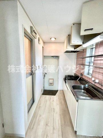 ナオミハイツ1の玄関