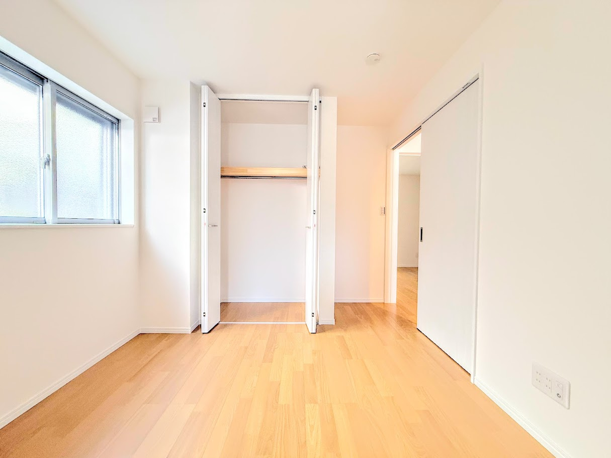 戸塚区名瀬町　新築戸建ての洋室|◆気持ちの良い風が室内へ入り込む居室。家具を配置しても広々ご利用いただけます！！
