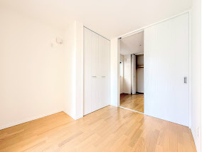 戸塚区名瀬町　新築戸建ての洋室|◆柔らかい陽光が差し込む明るいお部屋を演出する設計。彩光の取れる窓が気持ちの良いお部屋を創り上げます。
