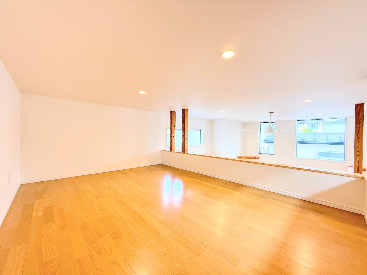 戸塚区名瀬町　新築戸建ての収納|◆広々したロフトは窓付きで明るく、収納にはもちろん、お子様の遊び場、趣味のお部屋、ご主人の書斎など、多目的にお使いいただける便利な空間です。用途に合わせてお使い頂けます。
