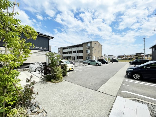 ベレオ杏樹【ＢＥＬＳ認証】の駐車場
