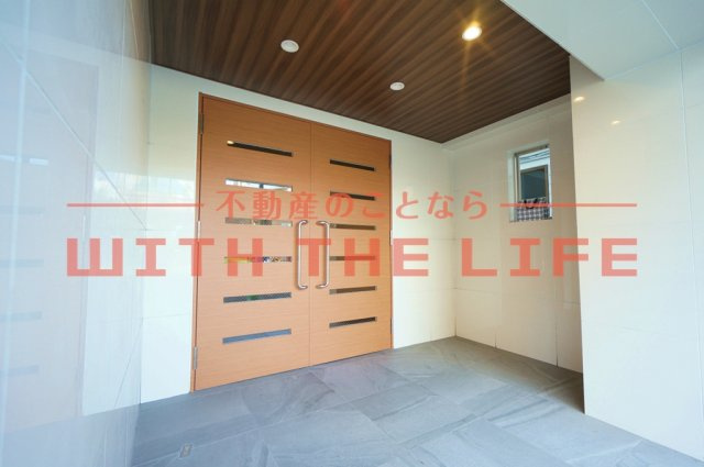 at east（エーティーイースト）【キャッシュバック対象】のエントランス|落ち着いたエントランスです