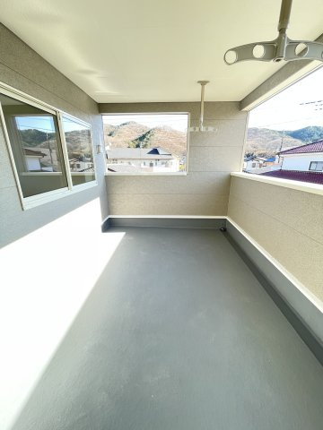 新築戸建・新築建売　桐生市天神町3丁目　北小・清流中のバルコニー|陽当たり良好なインナーバルコニー！物干し金具付きです！
