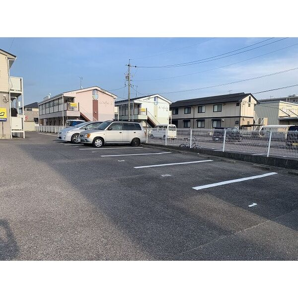 Surplus One 伊藤の駐車場