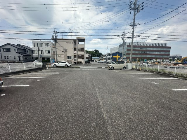 Surplus One 伊藤の駐車場