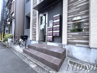 【エントランス】 | セレーノホンジン | 建物の内部です