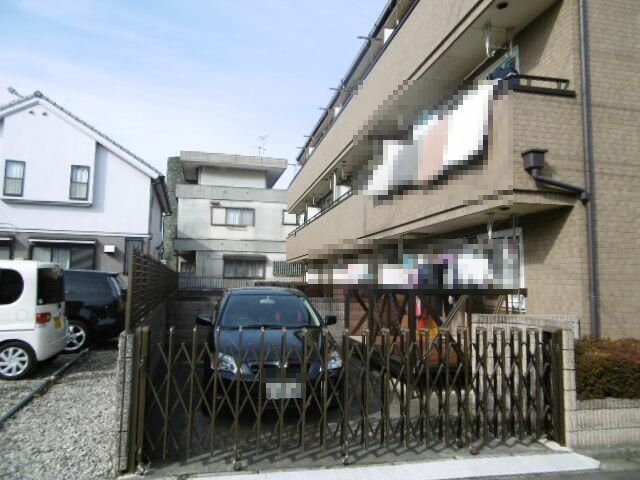 ヴィラトリアノンの駐車場