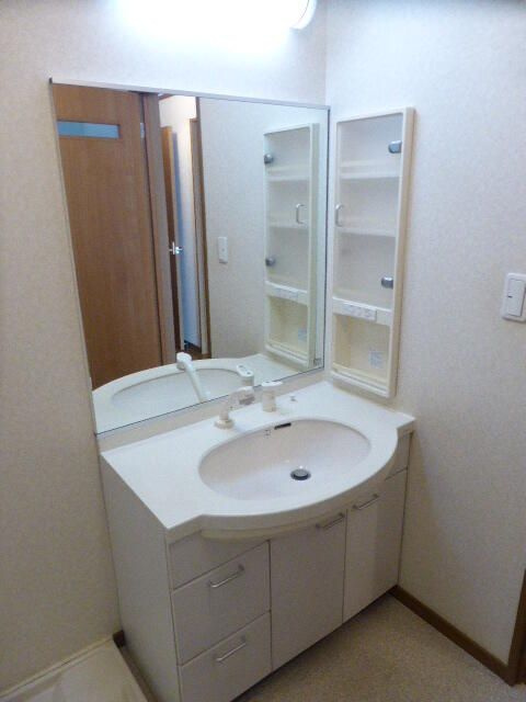 ヴィラトリアノンの独立洗面台