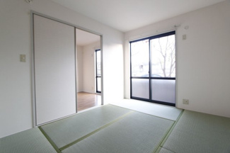 【和室】 | シャルマンハイツ | 和室ならではの温かな和の空間で寛ぎの時間を過ごせます