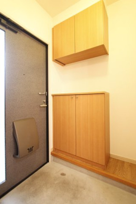 【玄関】 | シャルマンハイツ | 落ち着いた玄関です